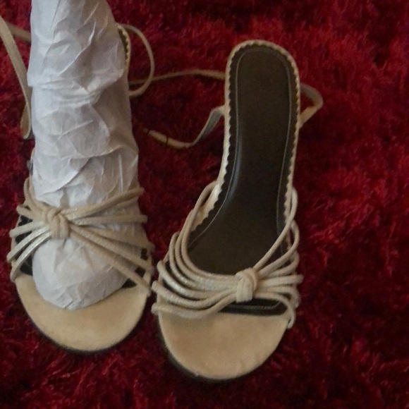 Gently worn Gap heels - Picture 3 of 5